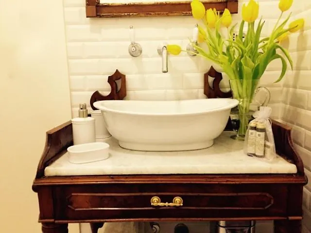 La Belle Coquette Bed & Breakfast Como